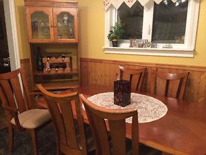 Dining table chairs & hutch