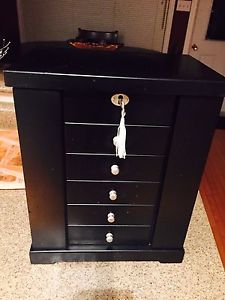 Jewelry box-black with 2 side doors for necklaces