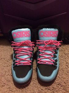 Ladies Osiris Shoes (Size 8)