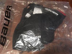 New in Package, Bauer Vapour x700 Hockey pants Junior small