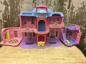 Portable play setsDollhouse, littlest pet shop, hot wheels
