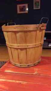 Rustic basket with wire handles