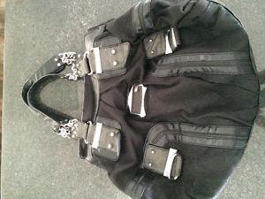 Selling Large Guess Purse
