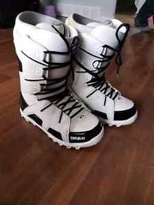 Thirty two men's snowboard boots