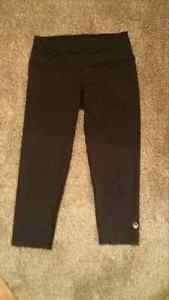 3/4 Length Inner Fire Black Yoga Pants - Women's Size 8