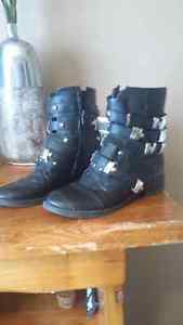 4 pairs of women's boots