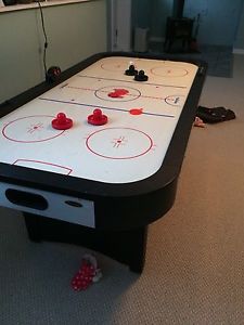 6.5 foot air hockey table