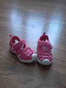 Baby girl Joe Fresh sneakers size 6