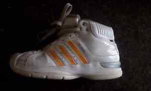 Basketball shoes, Adidas size 6 (23cm)