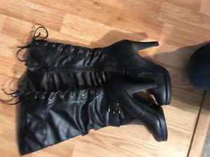 Black Boots in excellent condition!!
