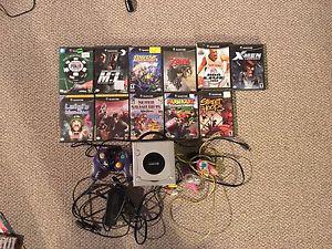 Game cube+two controllers+ 8 games