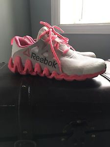 Reebok sneakers SZ 7 womens