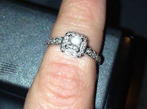 18 it. White gold Diamond Engagement Ring