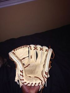 Baseball gloves for sale