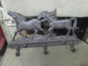 DECORATIVE CAST IRON RUNNING STALLIONS WALLMOUNT HOOK SIGN