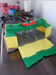 GREAT THOMAS THE TRAIN SHED AND 13 TRAINS
