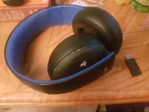 Gold Wireless stereo headset ps4 for sell