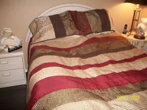 HIGH END BEDSPREAD AND SHAMS KING