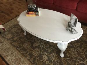 Oval coffee table