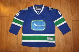 VANCOUVER CANUCKS YOUTH HOCKEY JERSEY S/M w/FIGHTING STRAP