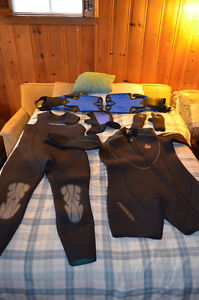 Winter Wetsuit, Weight Belt, Hood, 2 pairs of Fins and Mitts