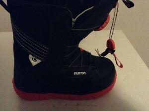 Youth snowboard boots