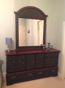 Dresser, mirror & 2 night stands good condition