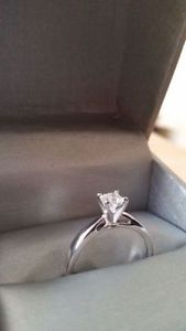 Gorgeous 18K White Gold Diamond Engagement Ring