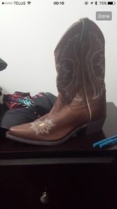 Size 9/10 cowgirl boots