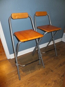 2 bar stools for sale,