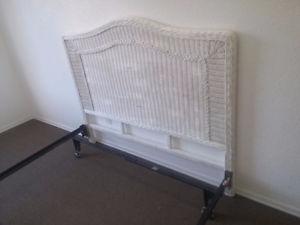 BEAUTIFUL QUEEN SIZE WICKER HEAD BORD,COMES WITH CAST IRON