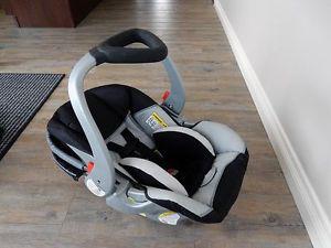 Baby rear facing car seat newborn - 25lbs...excellent
