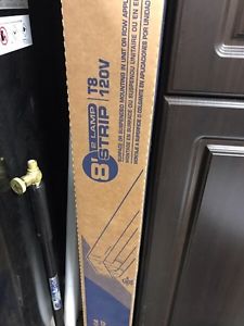 Brand new pair of 8 feet lamps, Fluorescent T8
