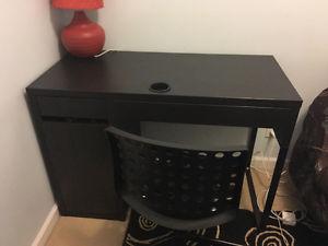 Desk available $60 for pickup New Westminster