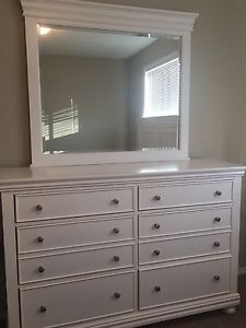 Dresser almost new used only a month