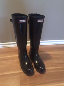 Hunter boots Size 8. Hardly worn