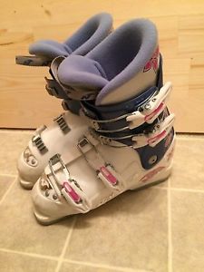 Kids ski boots