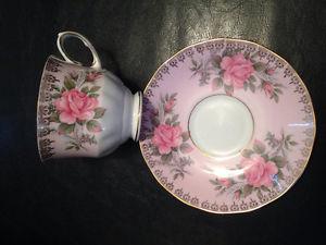 QUEEN ANNE Bone China Saucer/Footed teacup