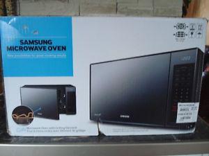 Samsung 1.4 cu.ft. CounterTop Microwave with Grill Cook