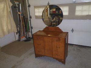 3 Drawer Dresser with Round Mirror