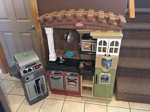 $60 Priced to go! Kids Kitchen