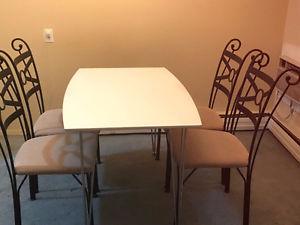Dinning Table and 4 Chairs $50