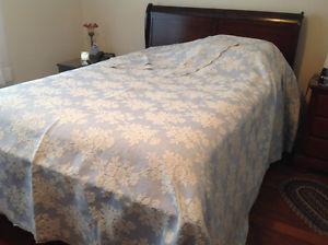 King size bedspread and shams
