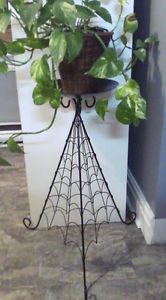 METAL PLANT STAND OR CANDLE HOLDER