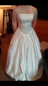 Size 4 Wedding Dress with Veil