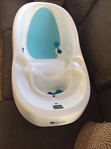4Moms infant bathtub with thermometer