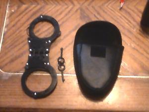 Black steel double locking hand cuffs w/2 keys and leather