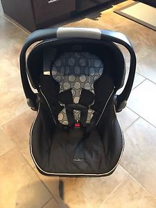 Britax b-safe infant car seat and base