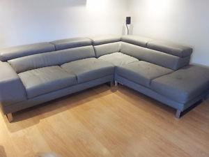 Couch with speakers