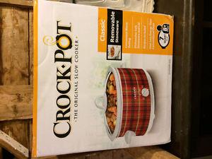 Crockpot cooker. Never opened